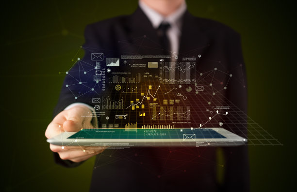 商人持有平板电脑与商业计划的概念图片下载