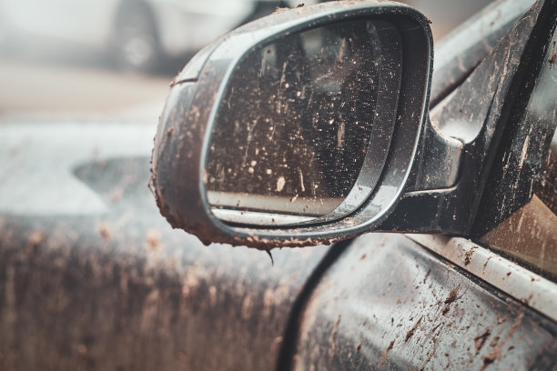 特写照片拍摄非常脏的汽车图片下载