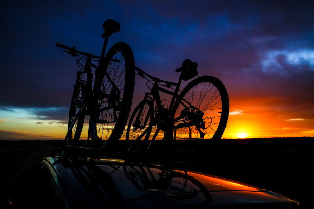 晚上骑自行车图片下载