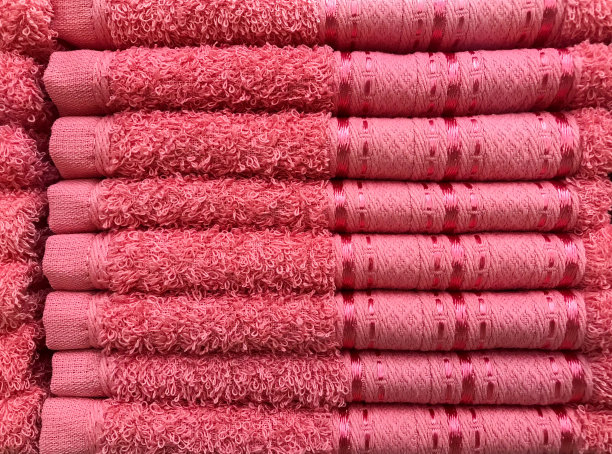 一堆干净柔软的毛巾图片下载