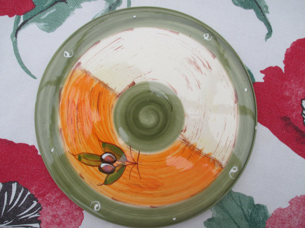 桌子空盘子桌布图片下载