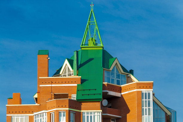 住宅楼的顶层和屋顶图片下载