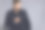 一个穿着深色外套和西装，没刮胡子的浅色男人图片下载