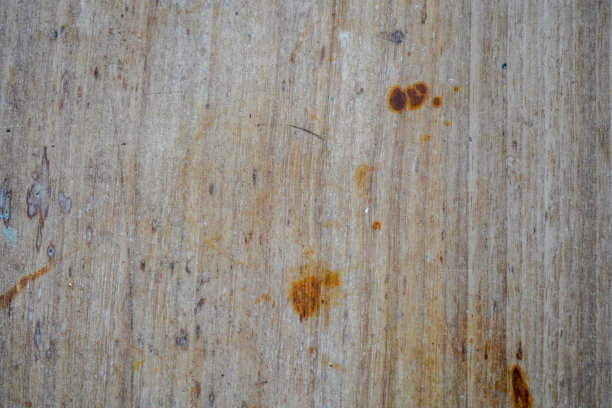 污迹斑斑的旧木凳图片下载