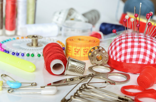 白色背景上的手工工具包图片下载