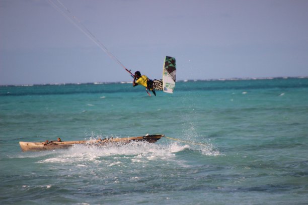 风筝边界跳过木船图片下载