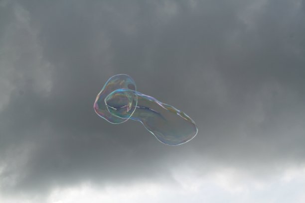 巨大的肥皂泡图片下载