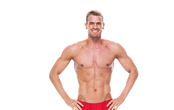 正面图片/腰部以上的20-29岁的成年英俊的人/苗条的白人年轻人/男性站在白色背景下穿着内裤/男性内裤/半裙/手放在臀部的平角短裤/图片下载