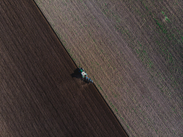 自顶向下拖拉机图片下载