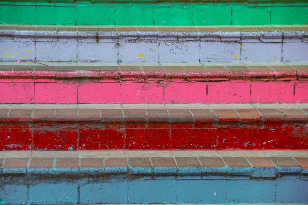 伊斯坦布尔巴拉特的彩虹色城市楼梯图片下载