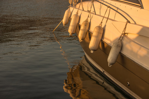 码头上的游艇图片下载