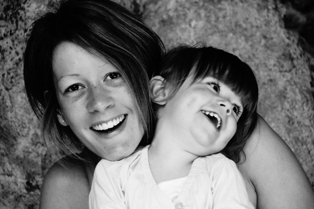 母亲和女儿图片下载