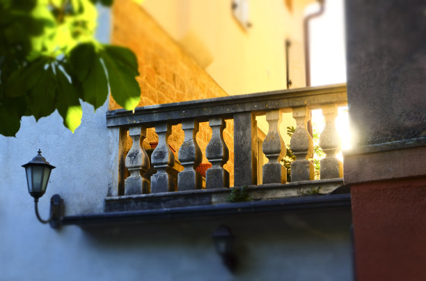 格罗兹扬小村庄傍晚的灯光。风景如画的伊斯特里亚-克罗地亚图片下载