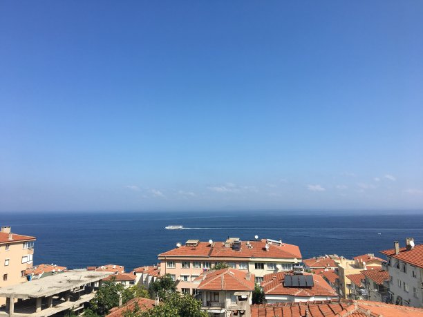 Cinarcik海景轮船天际线图片下载