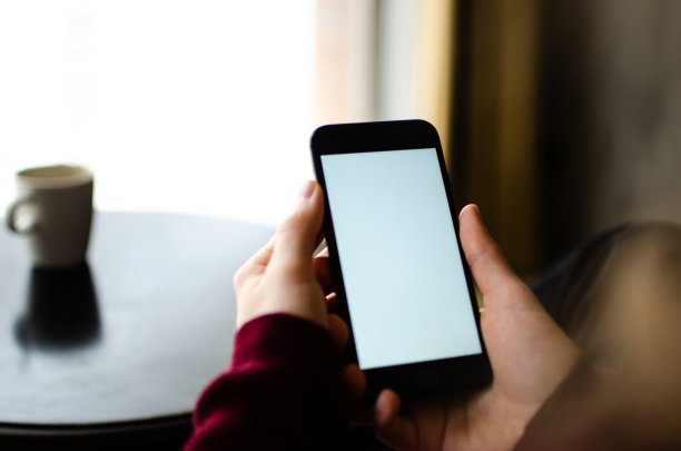 点亮智能手机，空白屏幕和拷贝空间图片下载