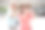 一群亚洲游客走在中央商务区或首都的街道上。图片下载
