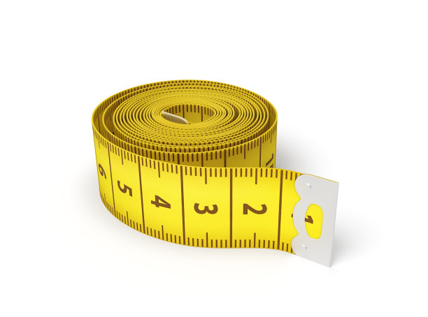 在一个白色的背景上，一个黄色的柔性缝纫卷尺在一个完全unwind的状态的3d渲染。图片下载