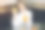 穿着白色晨衣的女孩图片下载