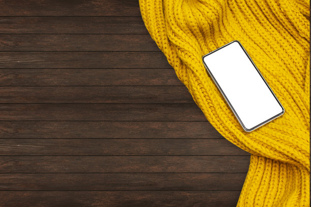 创意平铺工作桌手机照片上面芥末冬季羊毛围巾图片下载