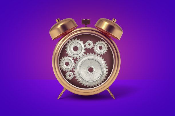 一个巨大的金色闹钟的3d渲染，里面有可见的齿轮和轮子。图片下载