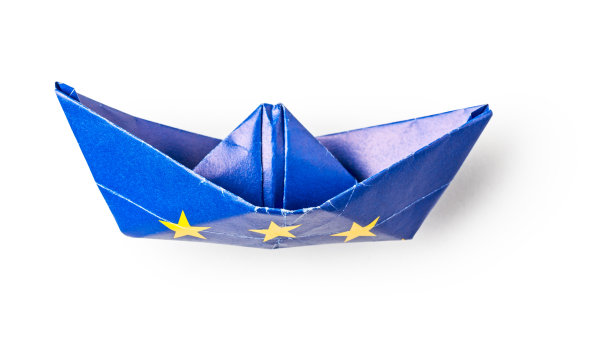 作为欧盟旗帜的纸船图片下载