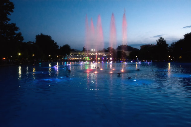 普罗夫迪夫的舞者喷泉灯光(保加利亚)图片下载