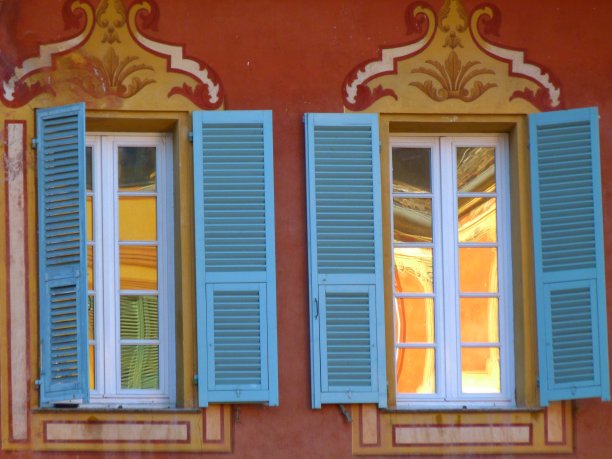 窗户和倒影，索斯帕尔，阿尔卑斯-海洋图片下载