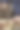 成熟的木匠使用锤子和钉子在家庭车间木板的特写图片下载