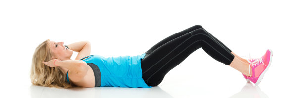 20-29岁的成年漂亮的金发白人女性/年轻女性运动员/运动员躺下/做仰卧起坐/锻炼在白色背景谁是微笑/快乐/愉快图片下载