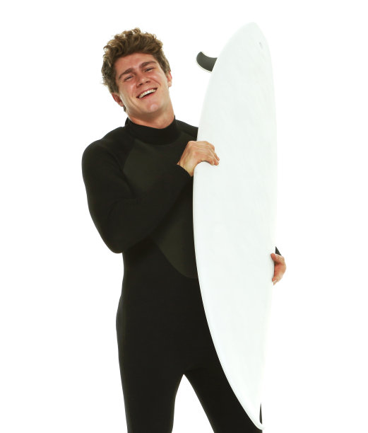 一个男人只有/腰部以上的20-29岁的成年人英俊的白人男性/年轻男子在白色背景下穿着潜水服/泳装谁是兴奋/快乐/微笑/成功/叫喊和庆祝和使用冲浪板图片下载