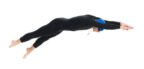 全身/一人/侧视/ 30-39岁英俊的人的侧面视图白人男性/中年成年男子/中年铁人三项运动员做铁人三项/游泳/跳水在白色背景前图片下载