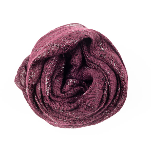 丝绸围巾。勃艮第丝绸围巾孤立在白色背景图片下载