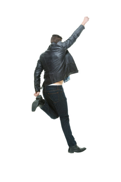 全长/一人/后视图/ 30-39岁的成年英俊的人白人男性/年轻男子跳在白色背景穿着伐木工衬衫/格子衬衫/纽扣衬衫/衬衫/牛仔裤/裤子/皮夹克图片下载