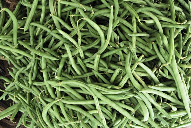 Srawani ghevda，(新鲜绿豆)，辛哈加德市场，印度。“n图片下载