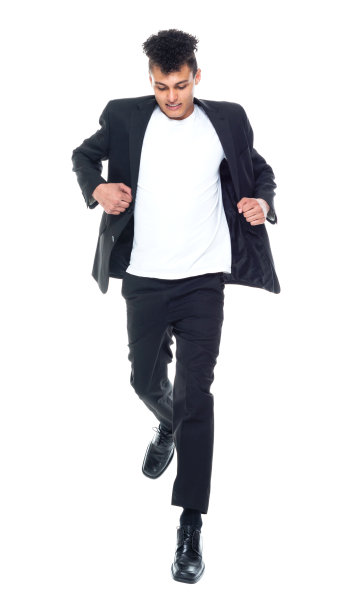 全身/一人/正面20-29岁的成年人英俊的人/高个子的人卷发非洲裔/非洲裔人种的男性/年轻人商人/商人在白人背景下跑步/锻炼图片下载