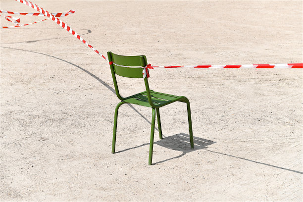 法国巴黎一个公园里的绿色椅子。图片下载