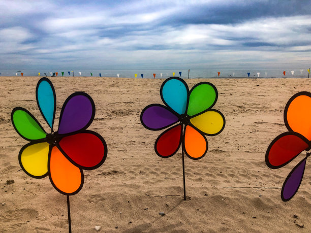 五彩缤纷趣味风轮装饰图片下载