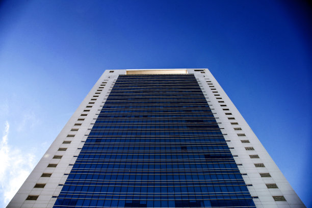 从下面看的建筑物图片下载