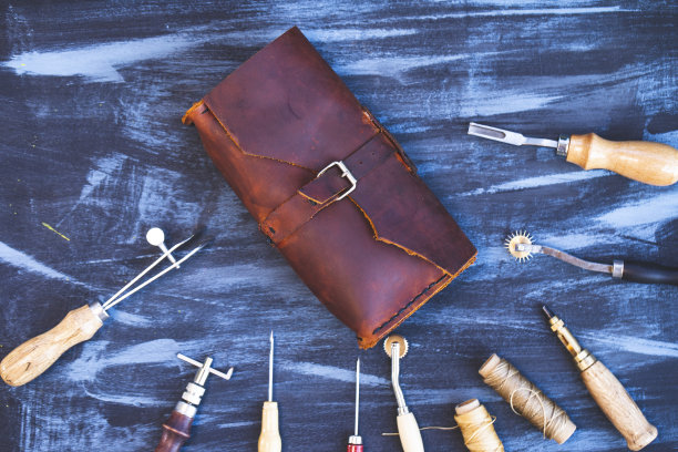 手工皮包和设备图片下载