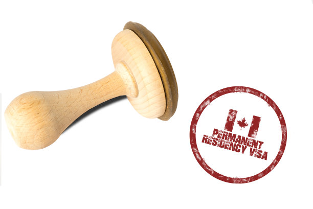 盖有加拿大签证和居留许可的印章图片下载