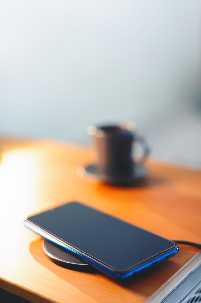 咖啡杯和手机图片下载