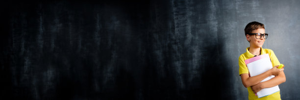 背景是一个男生图片下载