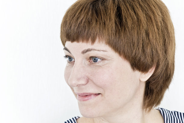 那个留着短发，有一双蓝眼睛的女人图片下载