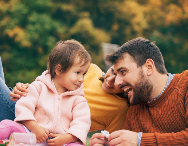 家庭、休闲、人的理念。图片下载