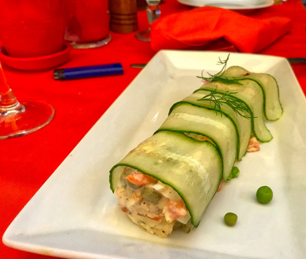 原汁原味的橄榄沙拉，形状奇特图片下载