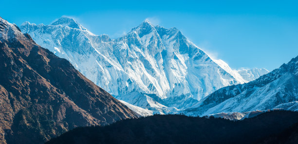 珠穆朗玛峰Nuptse Lhotse喜马拉雅山峰全景俯瞰腾格寺尼泊尔图片下载