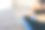 健身的女人坐在沙滩上的瑜伽垫上冥想。从后面看。内部平衡的概念。作物的照片图片下载