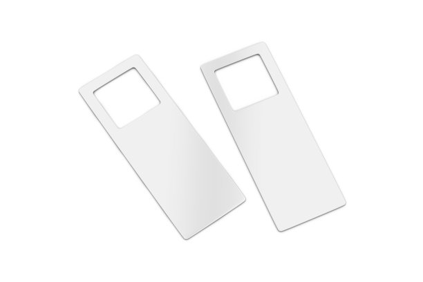 空白的门悬挂传单，白色标签的房间在酒店，度假村，家庭。模拟模板在孤立的白色背景，3d插图。图片下载