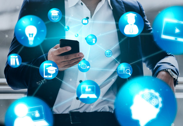 学生和大学的电子学习概念图片下载