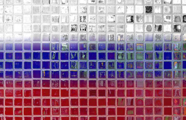 光在一面半透明瓷砖墙上形成的俄罗斯国旗图片下载